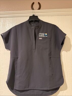 FIGS Men's Navy Toluca Lake Transitional Care Scrub Top - Mandarin Collar